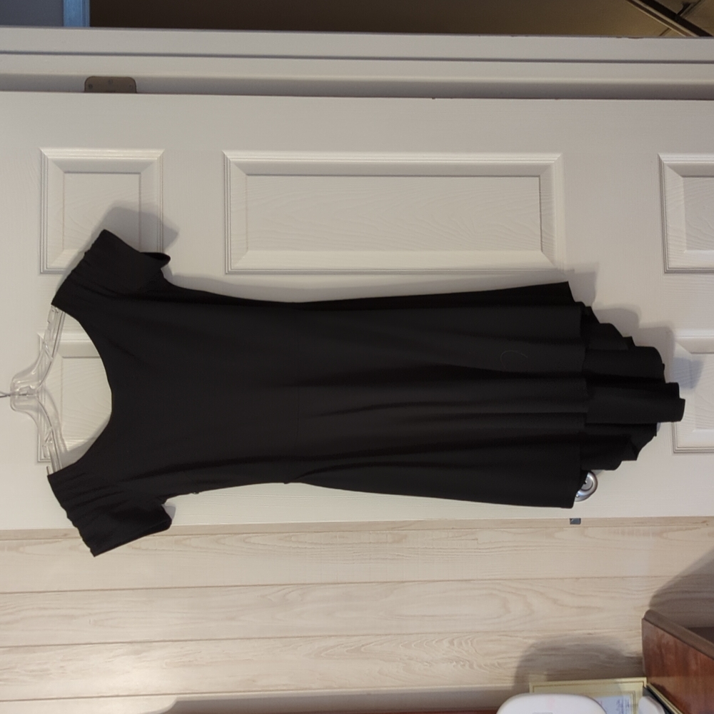 Simple cocktail dress longer in the back size L